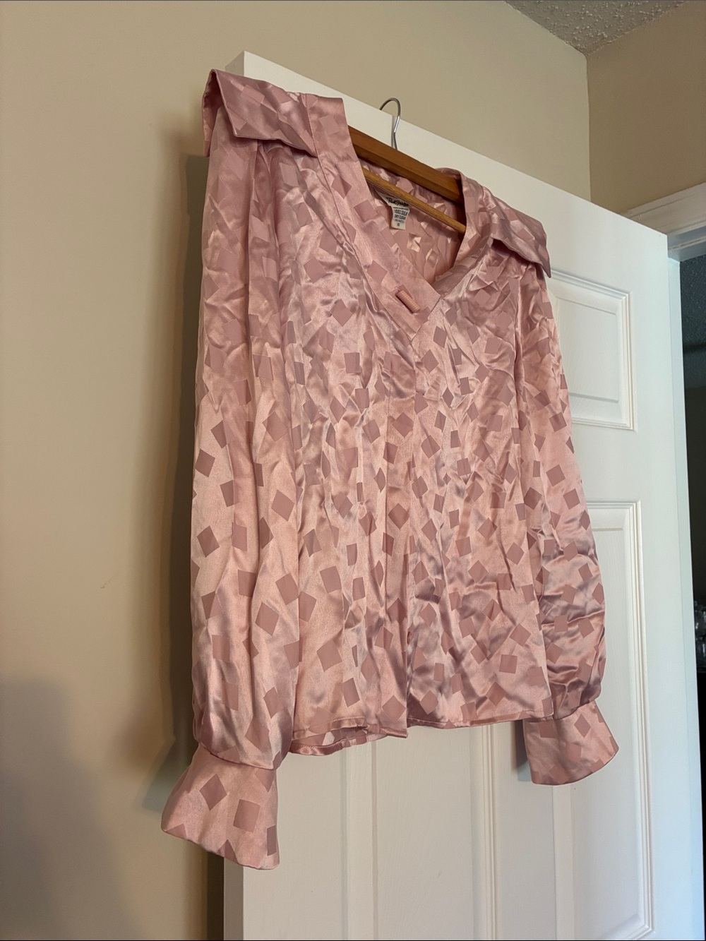 100% silk Pink Geometric V-Neck Blouse